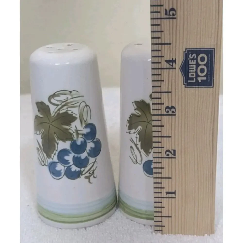 HARMONY HOUSE BLUE GRAPES Ironstone Cute Vintage Salt & Pepper Shaker Set